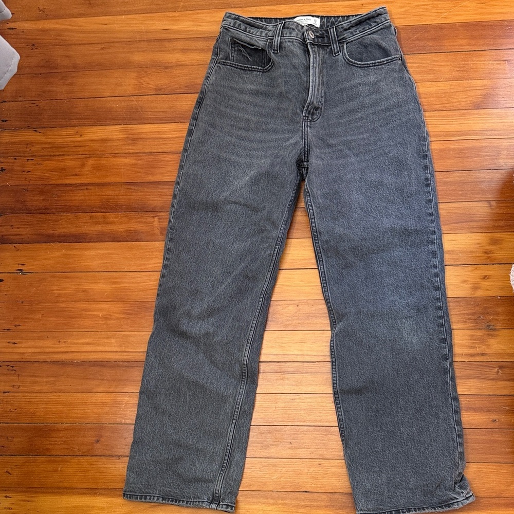 Abercrombie & Fitch The 90’s Relaxed Jean High Rise size 26/2s- Charcoal Gray